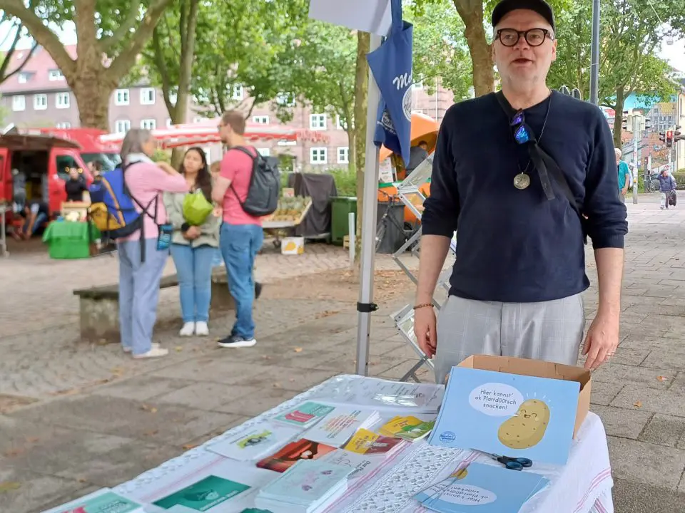 Aktionsstand zum Plattschnacktag auf dem Findorffmarkt am 14.06.2025